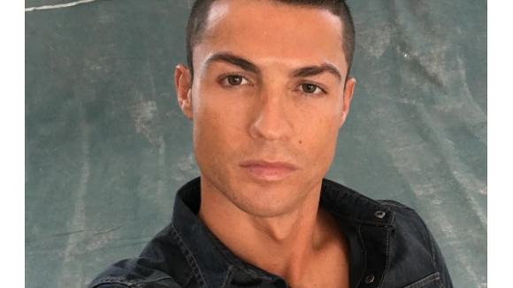 Cristiano Ronaldo, un visage trop "plastique" ? L'art difficile du selfie...