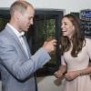 Le prince William et Kate Middleton ont trinqué (enfin, surtout monsieur !) aux 30 ans de la cidrerie Healey's Cornish Cider Farm à Penhallow le 1er septembre 2016 lors de leur visite en Cornouailles.