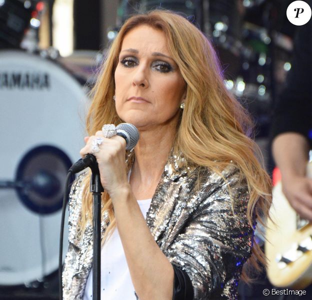 Céline Dion donne un concert lors de sa participation à l'émission "Today" de la chaîne NBC au Rockefeller Plaza à New York, le 22 juillet 2016.