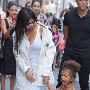 Kim Kardashian et sa fille North West sont allées déjeuner avec Tracy Romulus et sa fille à New York, le 2 septembre 2016