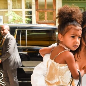 Kim Kardashian et sa fille North West sont allées déjeuner avec Tracy Romulus et sa fille à New York, le 2 septembre 2016