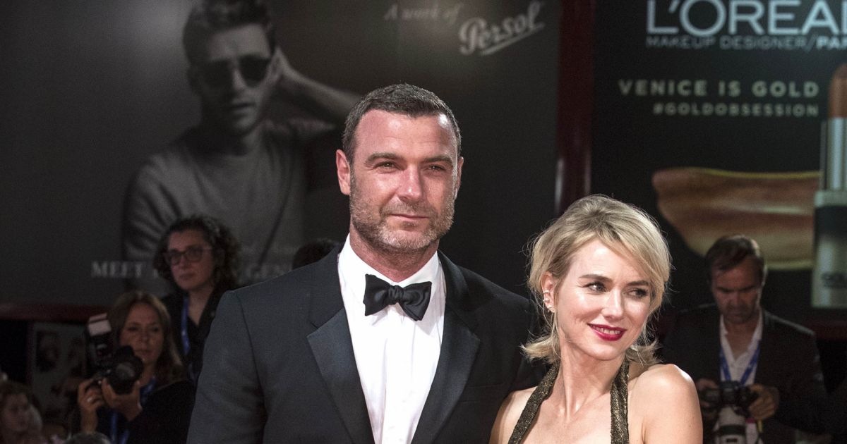 Liev Schreiber Et Sa Nouvelle Compagne Liev Schreiber et sa compagne Naomi Watts lors de la première du film
