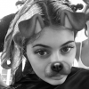 Kylie Jenner s'est teint les cheveux en blond platine. Elle a partagé plusieurs photos de son passage chez le coiffeur sur sa page Instagram. Septembre 2016