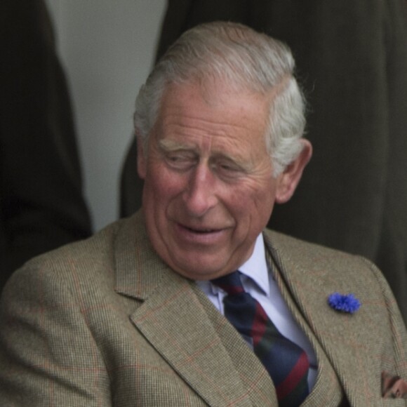 La reine Elizabeth II et le prince Charles lors des Jeux des Highlands de Braemar, en Ecosse, le 3 septembre 2016.