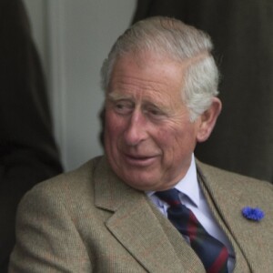 La reine Elizabeth II et le prince Charles lors des Jeux des Highlands de Braemar, en Ecosse, le 3 septembre 2016.