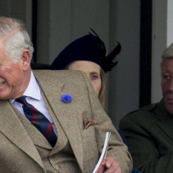 La reine Elizabeth II et le prince Charles lors des Jeux des Highlands de Braemar, en Ecosse, le 3 septembre 2016.