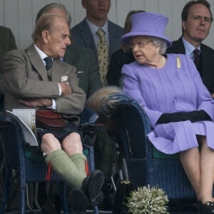 Le duc d'Edimbourg et la reine Elizabeth II lors des Jeux des Highlands de Braemar, en Ecosse, le 3 septembre 2016.