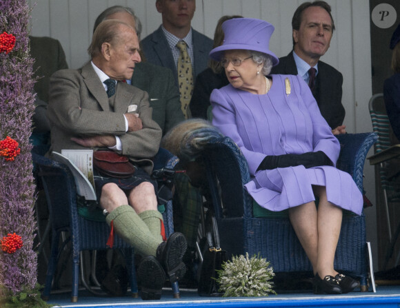 Le duc d'Edimbourg et la reine Elizabeth II lors des Jeux des Highlands de Braemar, en Ecosse, le 3 septembre 2016.