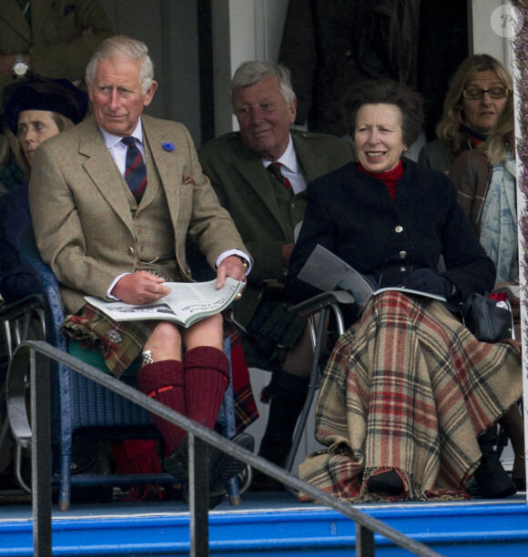 Le prince Charles et la princesse Anne lors des Jeux des Highlands de Braemar, en Ecosse, le 3 septembre 2016.