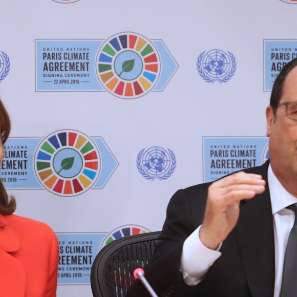 Ségolène Royal, Ministre de l'Écologie, du Développement durable et de l'Énergie et François Hollande - Conférence de presse sur le Paris Climate Agreement aux Nations unies à New York le 22 avril 2016. © Morgan Dessalles / Bestimage