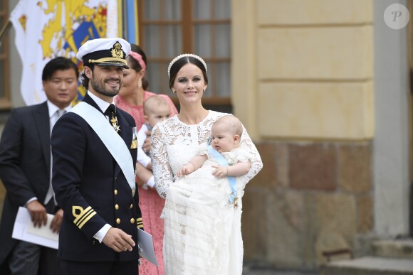 Le prince Carl Philip et la princesse Sofia lors du baptême du prince Alexander de Suède au palais Drottningholm à Stockholm le 9 septembre 2016