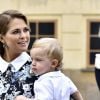 La princesse Madeleine de Suède et son fils le prince Nicolas au baptême du prince Alexander de Suède au palais Drottningholm à Stockholm le 9 septembre 2016