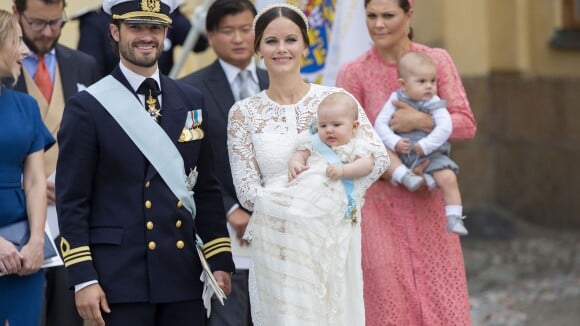 Baptême du prince Alexander: Un bébé tout heureux en famille, ses cousins agités