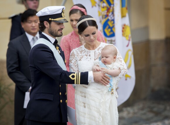 Le prince Carl Philip et la princesse Sofia de Suède lors du baptême de leur bébé le prince Alexander de Suède au palais Drottningholm à Stockholm, le 9 septembre 2016
