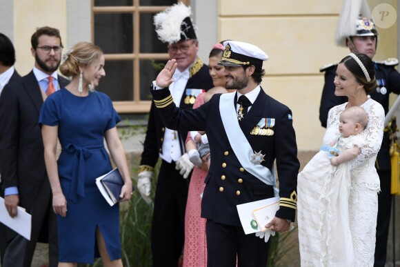Lina Frejd, soeur de la princesse Sofia, et la princesse Victoria, le prince Carl Philip et la princesse Sofia avec le prince Alexander lors du baptême de ce dernier au palais Drottningholm à Stockholm le 9 septembre 2016