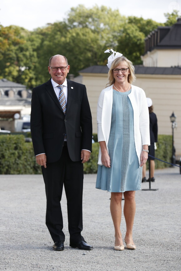 Le porte-parole du Parlement suédois Urban Ahlin et sa femme Jenni au baptême du prince Alexander de Suède au palais Drottningholm à Stockholm le 9 septembre 2016