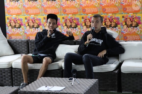 Bigflo et Oli en conférence de presse - 18e édition du festival de musique Solidays sous le thème du "Summer of Love" organisé par l'association Solidarite Sida à l'hippodrome de Longchamp à Paris le 25 juin 2016. © Lise Tuillier / Bestimage