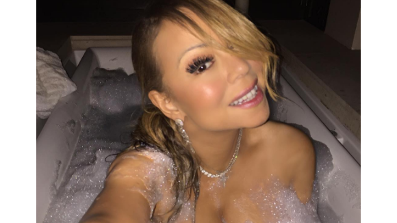 Mariah Carey : La diva pose nue dans son bain...