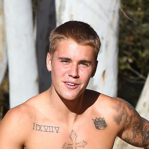 Justin Bieber se promène torse nu à Runyon Canyon à Hollywood, le 3 septembre 2016