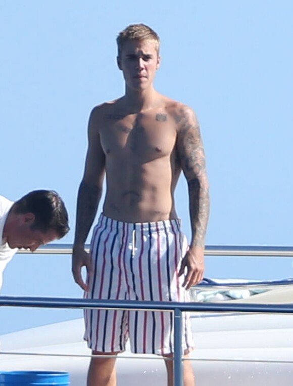 Semi Exclusif - Justin Bieber en vacances sur un yacht à Los Cabos au Mexique, le 29 août 2016