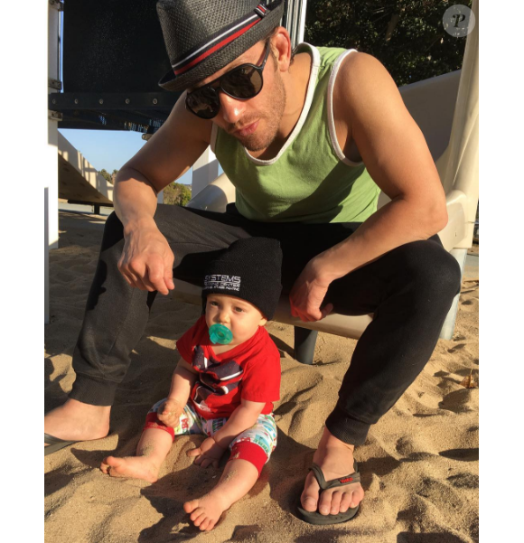 Marcus Kowal (ici avec Liam à la plage au printemps 2016) et Mishel Eder ont pris la décision de débrancher leur fils de 15 mois, Liam, mort après avoir été percuté le 3 septembre 2016 par la voiture d'une septuagénaire qui roulait en état d'ébriété. Photo Instagram.