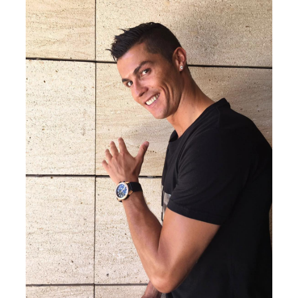 Cristiano Ronaldo ravi de la montre que lui a offerte Tag Heuer, sur son compte Instagram, en septembre 2016.
