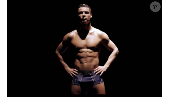 Cristiano Ronaldo fait la pub de sa marque de sous-vêtments CR7 Underwear sur son compte Instagram, en septembre 2016.
