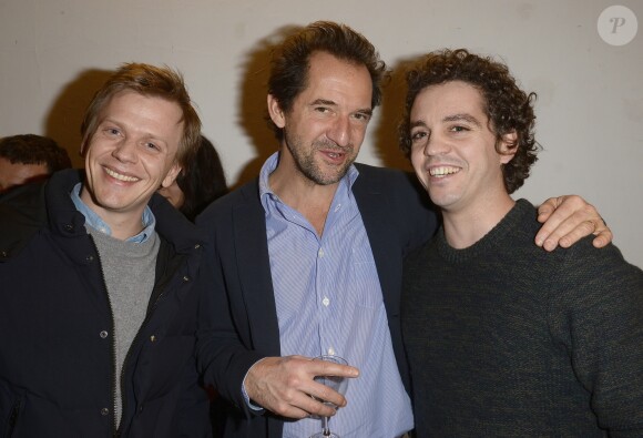 Alex Lutz, Stephane De Groodt et Bruno Sanches - Semi-exclusif - Remise du prix de La Fondation Diane & Lucien Barrière 2015 au théâtre Tristan Bernard à Paris, pour la pièce "Je vous écoute" à Paris le 1er février 2016.