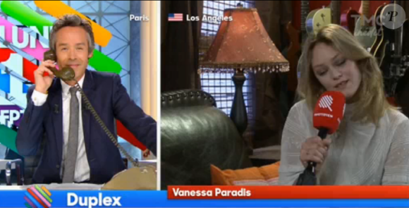 Yann Barthès sur le plateau du Quotidien en conversation téléphonique avec Vanessa Paradis pour sa première émission sur TMC - 12 septembre 2016