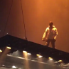 Kanye West en concert à Atlanta. Un fan tente de monter sur scène volante et s'écrase dans le public, le 12 septembre 2016.