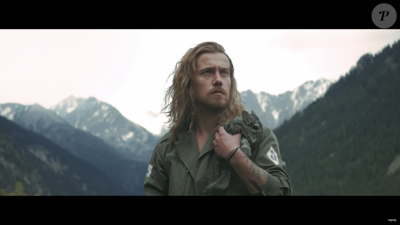 "Le Lac", clip de Julien Doré avec Pamela Anderson, août 2016.