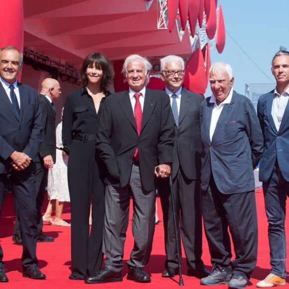 Alberto Barbera, Paolo Baratta, Charles Gérard, Paul Belmondo et Nicolas Seydoux - Jean-Paul Belmondo arrive au bras de Sophie Marceau sur le tapis rouge du 73e Festival du Film de Venise, la Mostra, pour recevoir le Lion d'Or pour l'ensemble de sa carrière. Le 8 septembre 2016