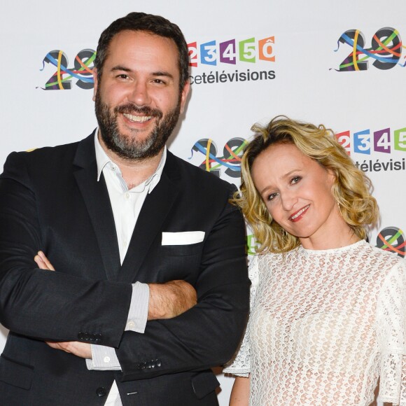 Bruce Toussaint et Caroline Roux au photocall de France Télévisions, pour la présentation de la nouvelle dynamique 2016-2017, à Paris, le 29 juin 2016. © Guirec Coadic