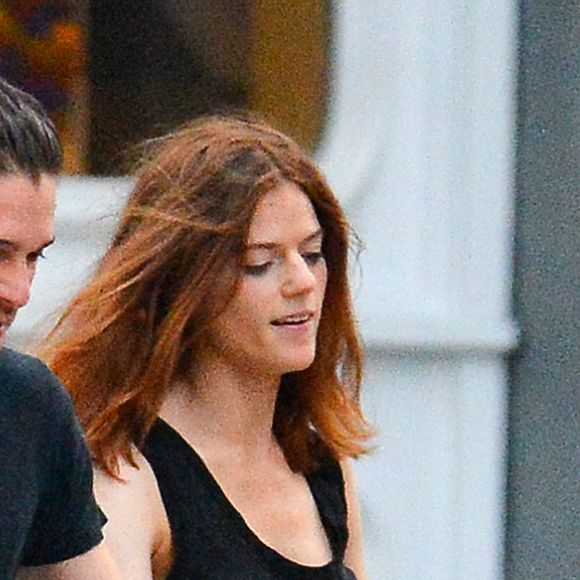 Exclusif - Kit Harington se promène avec sa compagne Rose Leslie à New York le 1er septembre 2016.