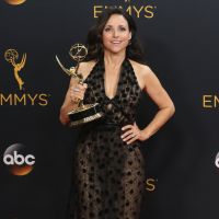 Emmy Awards : Les larmes de Julia Louis-Dreyfus, révélant la mort de son père
