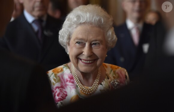 La reine Elisabeth lors de la remise des prix Reine Elisabeth pour les entreprises à Buckingham Palace à Londres le 14 juillet 2016.