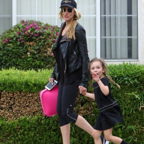 Exclusif - Kimberly Stewart emmène sa fille Delilah del Toro à son cours de danse à Los Angeles, le 19 septembre 2016