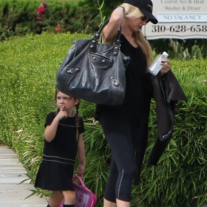 Exclusif - Kimberly Stewart emmène sa fille Delilah del Toro à son cours de danse à Los Angeles, le 19 septembre 2016