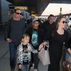 Angelina Jolie avec ses enfants Knox Leon Jolie-Pitt et Maddox Jolie-Pitt arrivent à l'aéroport JFK de New York le 17 juin 2016