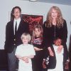 Mia Farrow avec ses enfants, dont Thaddeus, en 1997.