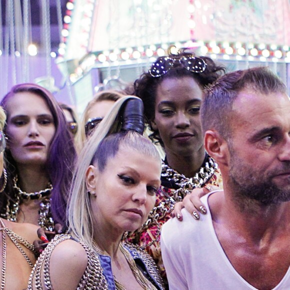 Fat Joe, Paris Hilton, Fergie, le créateur Philipp Plein et ses mannequins lors du défilé Philipp Plein à Milan. Le 21 septembre 2016.