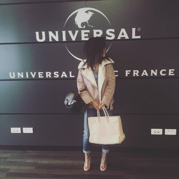 La chanteuse Amel Bent pose sur Instagram, septembre 2016