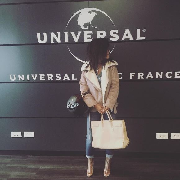 La chanteuse Amel Bent pose sur Instagram, septembre 2016