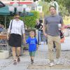 Exclusif - Jennifer Garner et son ex mari Ben Affleck se retrouvent pour le petit déjeuner avec leur fils Samuel à Brentwood, le 22 septembre 2016