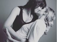 Poppy Delevingne et Daisy Lowe : Baiser fougueux pour la bonne cause