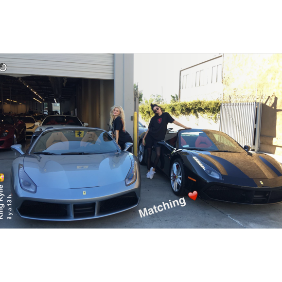 Kylie et Kendall Jenner achètent deux Ferrari assorties le 24 septembre 2016.