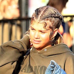 Sofia Richie fume une cigarette et prend une pause sur un tournage à Los Angeles, le 14 septembre 2016