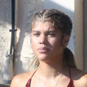 Sofia Richie fume une cigarette et prend une pause sur un tournage à Los Angeles, le 14 septembre 2016