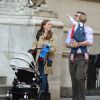 Chelsea Clinton et Marc Mezvinsky se promènent avec leurs enfants Charlotte et Aiden dans les rues de New York, le 27 septembre 2016