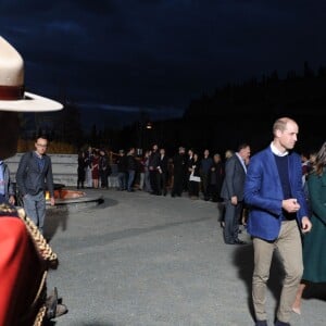 Le prince William et Kate Middleton, duc et duchesse de Cambridge, lors de leur arrivée à Whitehorse, dans le Territoire du Yukon, le 27 septembre 2016, au quatrième jour de leur tournée royale au Canada.